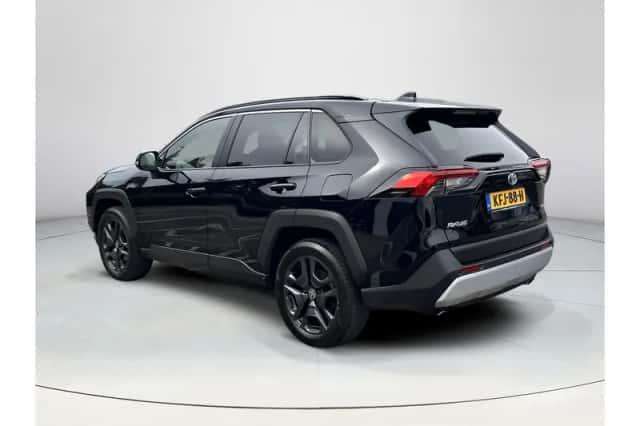 Toyota RAV4 (2022) thumbnail 3