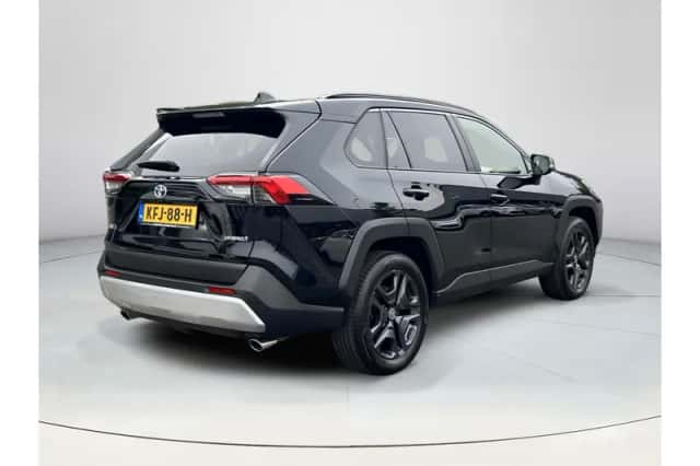 Toyota RAV4 (2022) thumbnail 5