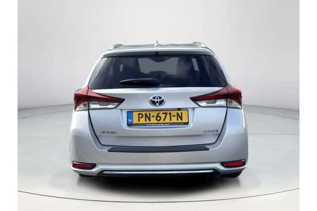 Toyota Auris (2017) thumbnail 4