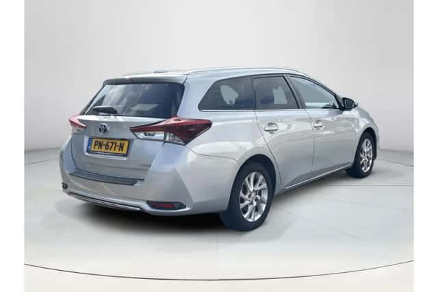 Toyota Auris (2017) thumbnail 5