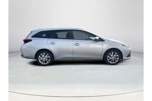 Toyota Auris (2017) thumbnail 6