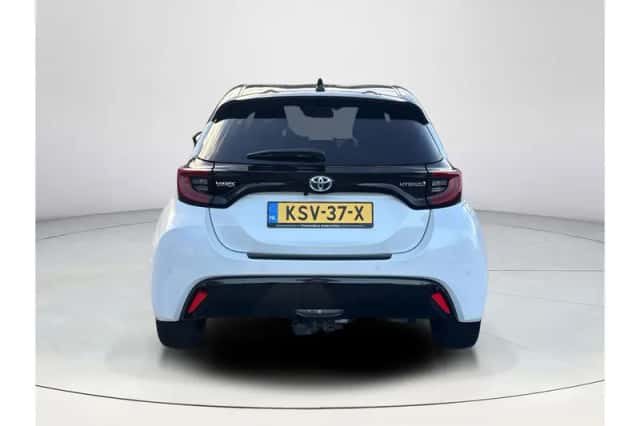 Toyota Yaris (2023) thumbnail 4