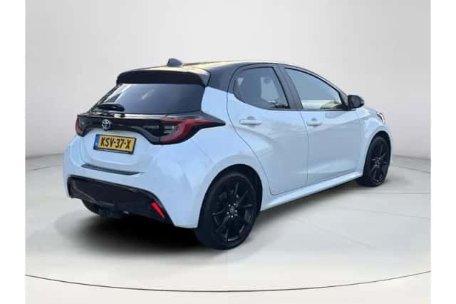 Toyota Yaris (2023) thumbnail 5