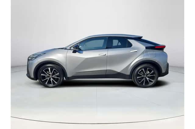 Toyota C-HR (2025) thumbnail 2