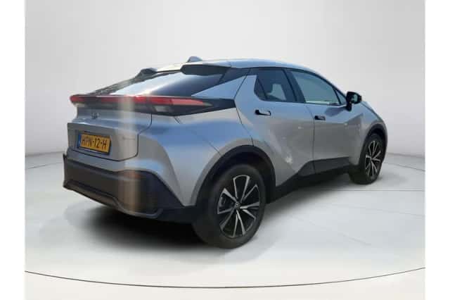 Toyota C-HR (2025) thumbnail 5