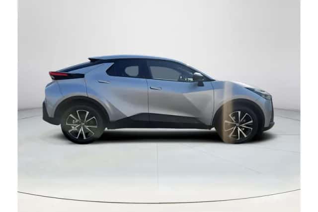 Toyota C-HR (2025) thumbnail 6