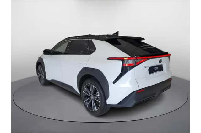 Toyota bZ4X (2024) thumbnail 3