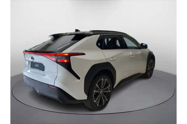 Toyota bZ4X (2024) thumbnail 5