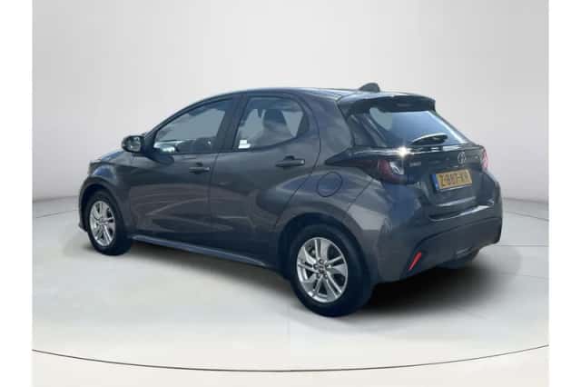 Toyota Yaris (2024) thumbnail 3