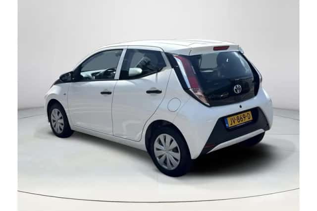 Toyota Aygo (2016) thumbnail 3