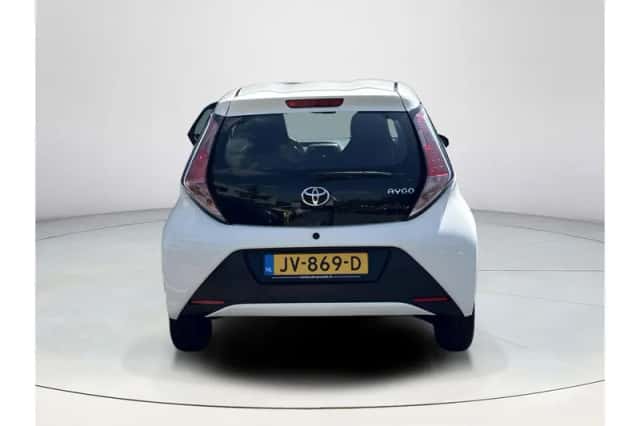 Toyota Aygo (2016) thumbnail 4