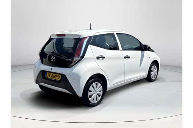 Toyota Aygo (2016) thumbnail 5