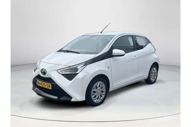 Toyota Aygo (2022) thumbnail 1