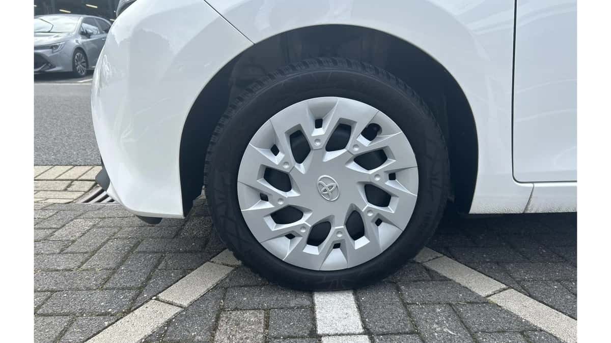 Toyota Aygo (2022) — foto 1