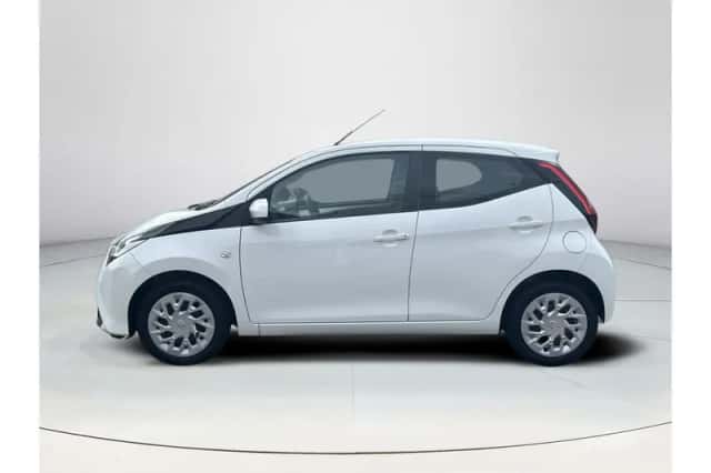 Toyota Aygo (2022) thumbnail 2