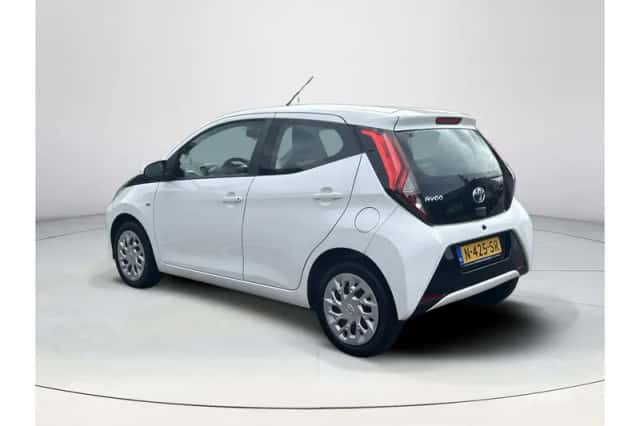 Toyota Aygo (2022) thumbnail 3
