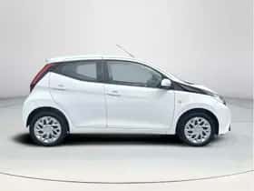 Toyota Aygo (2022) thumbnail 26