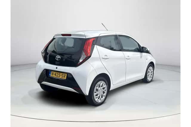 Toyota Aygo (2022) thumbnail 5