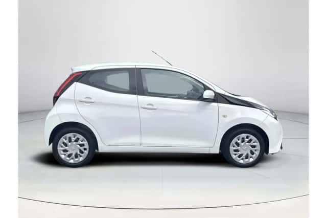 Toyota Aygo (2022) thumbnail 6