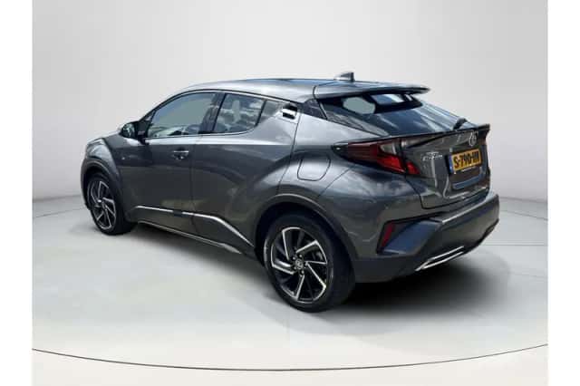 Toyota C-HR (2023) thumbnail 3