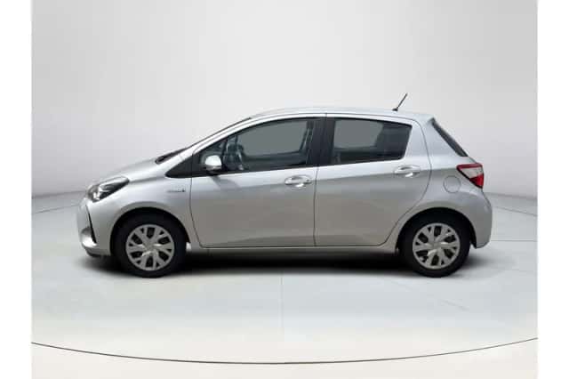 Toyota Yaris (2018) thumbnail 2