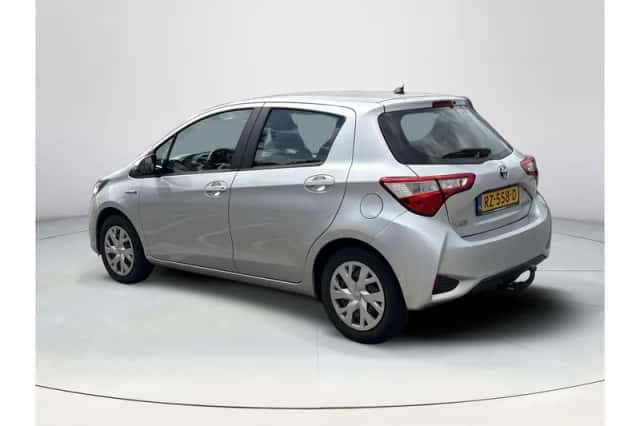 Toyota Yaris (2018) thumbnail 3