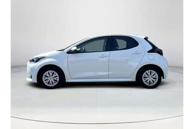 Toyota Yaris (2021) thumbnail 2