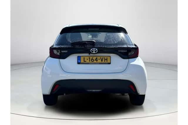 Toyota Yaris (2021) thumbnail 4