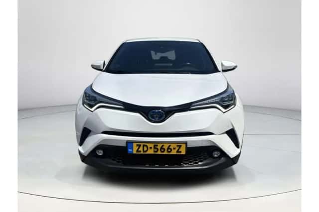 Toyota C-HR (2018) thumbnail 4