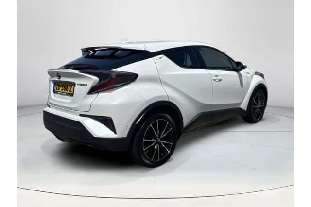 Toyota C-HR (2018) thumbnail 5
