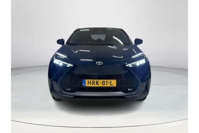 Toyota C-HR (2025) thumbnail 2