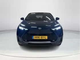 Toyota C-HR (2025) thumbnail 2