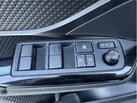 Toyota C-HR (2023) thumbnail 12