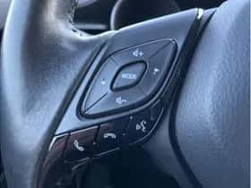 Toyota C-HR (2023) thumbnail 15