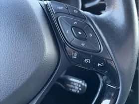 Toyota C-HR (2023) thumbnail 17