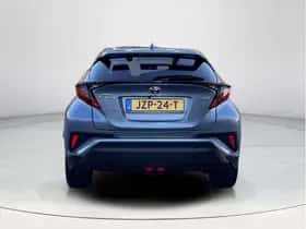 Toyota C-HR (2023) thumbnail 4