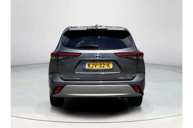 Toyota Highlander (2023) thumbnail 4