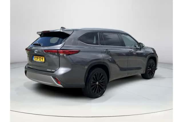 Toyota Highlander (2023) thumbnail 5