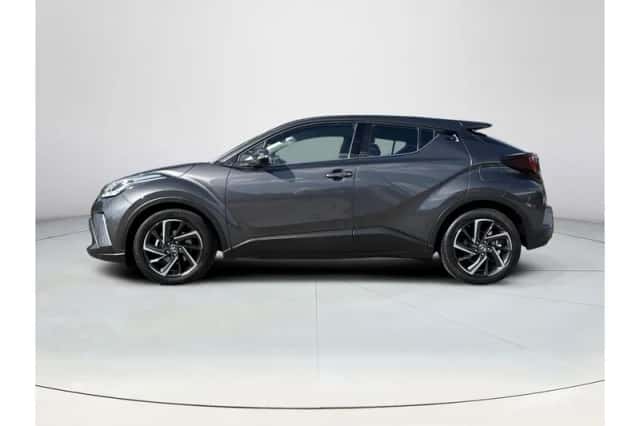 Toyota C-HR (2022) thumbnail 2