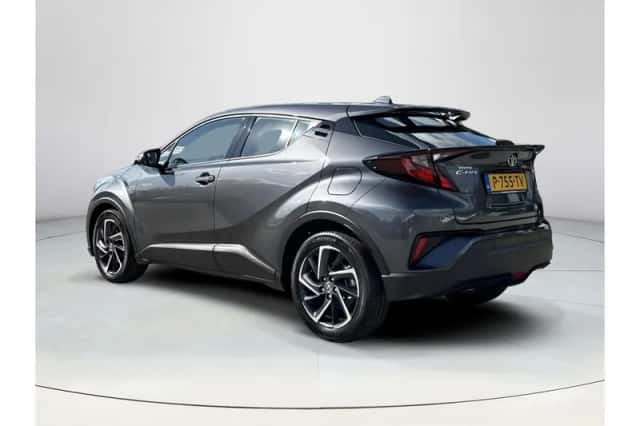 Toyota C-HR (2022) thumbnail 3