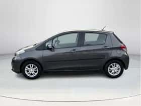 Toyota Yaris (2013) thumbnail 2