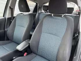 Toyota Yaris (2013) thumbnail 11