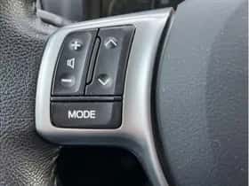Toyota Yaris (2013) thumbnail 16