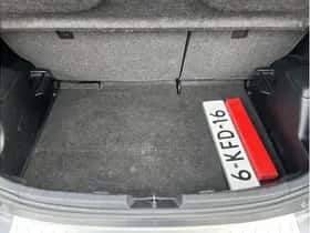 Toyota Yaris (2013) thumbnail 23