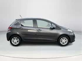 Toyota Yaris (2013) thumbnail 6
