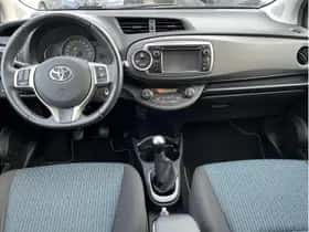 Toyota Yaris (2013) thumbnail 9