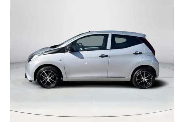 Toyota Aygo (2021) thumbnail 2