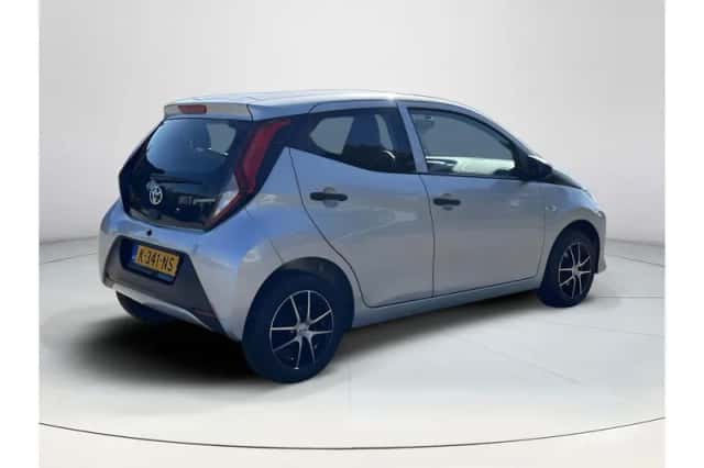 Toyota Aygo (2021) thumbnail 5