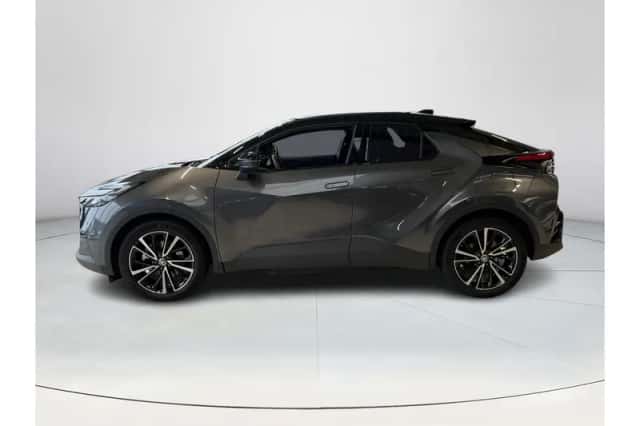 Toyota C-HR (2025) thumbnail 2