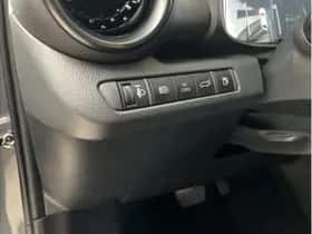 Toyota C-HR (2025) thumbnail 13